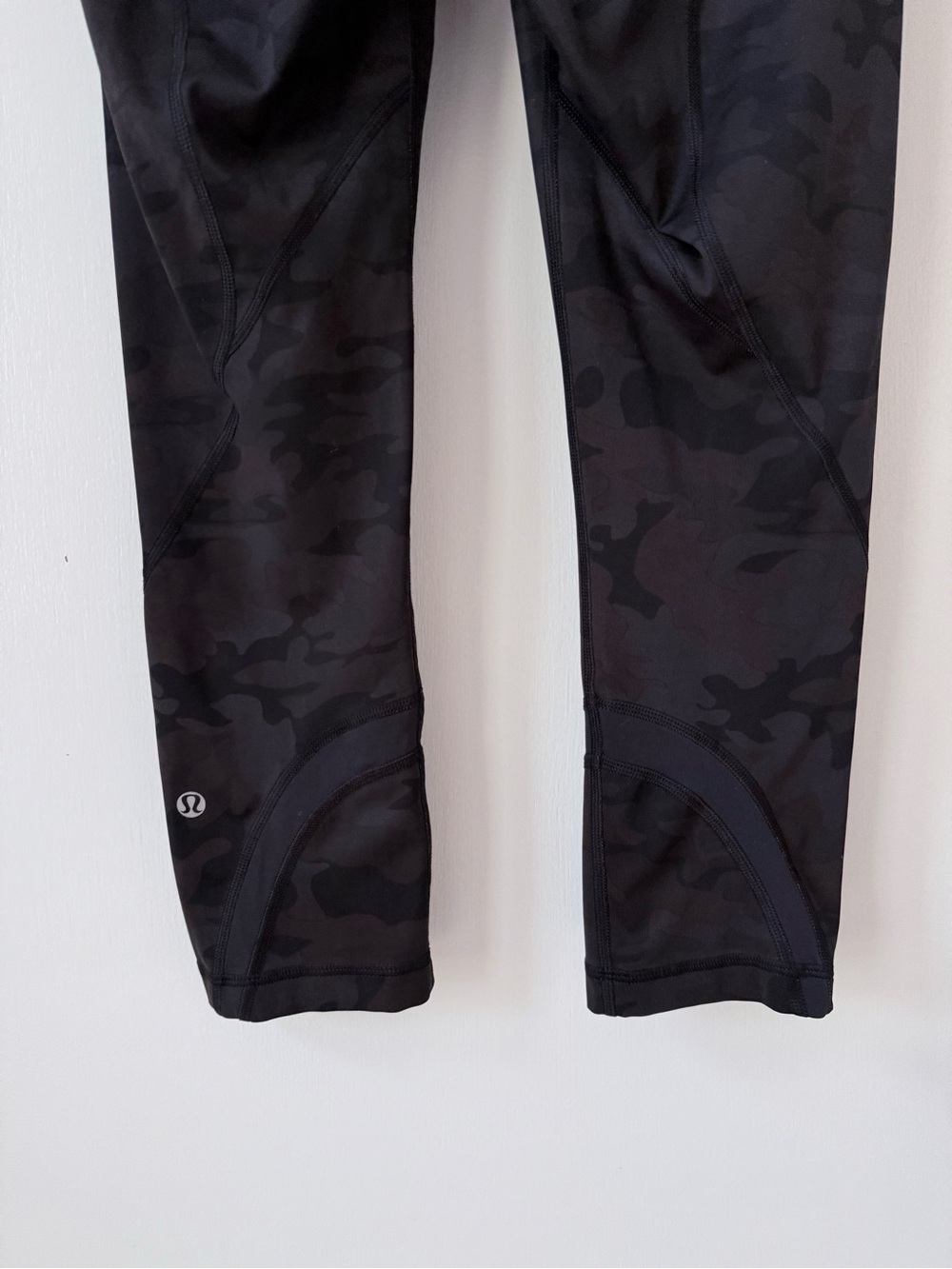 Lululemon Run: Inspire Crop II All Luxtreme Savasana Camo Black/Black - Picture 9 of 15